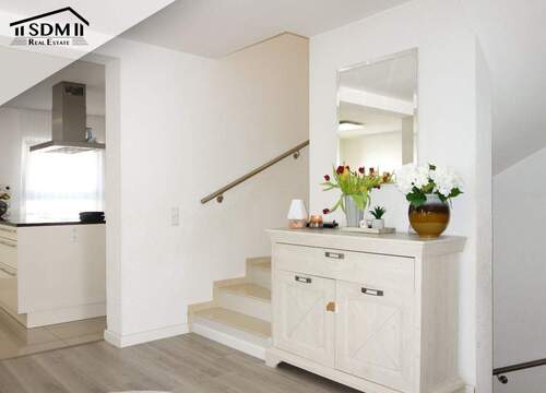 02_Eingangsbereich.jpg - 6 Zimmer Doppelhaushälfte in Philippsburg