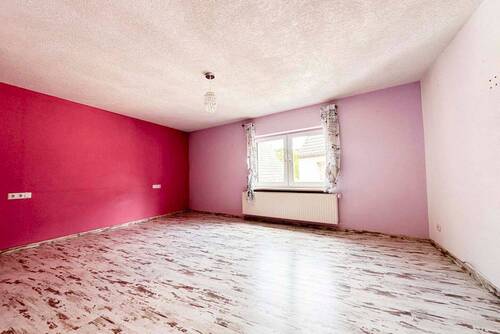 Schlafzimmer 1 - 6 Zimmer Einfamilienhaus in Wilhermsdorf