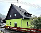 Außenansicht mit Zufahrt - Einfamilienhaus in Ludwigsstadt