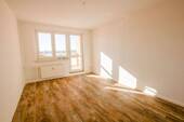 Wohnzimmer - Großer Balkon, schöne, ruhige Lage...