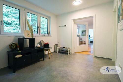 Eingangsbereich - Flexible Büro-Praxiseinheit mit ca. 80?m², separaten Räumen, Küche und 3 Stellplätzen