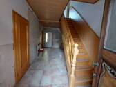 Flur, Treppenhaus - 5 Zimmer Reihenmittelhaus zum Kaufen in Raguhn- Jeßnitz