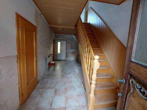 Flur, Treppenhaus - 5 Zimmer Reihenmittelhaus zum Kaufen in Raguhn- Jeßnitz