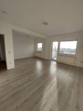WZ weit - Wir haben für Sie renoviert - 490,00&nbsp;EUR Kaltmiete, ca.&nbsp; 68,20&nbsp;m&sup2;&nbsp;Wohnfl&auml;che