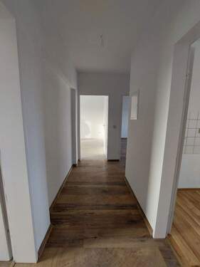 Flur - 3 Zimmer Etagenwohnung zur Miete in Brake