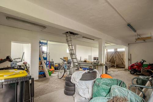Garage und Scheune - 