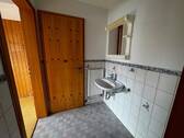 WC und Waschbecken EG - 