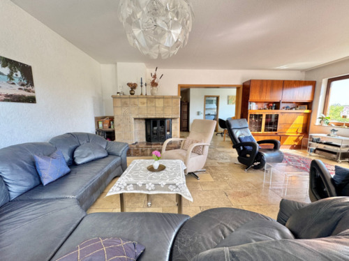 Wohnzimmer - 7 Zimmer Mehrfamilienhaus, Wohnhaus zum Kaufen in Stuttgart