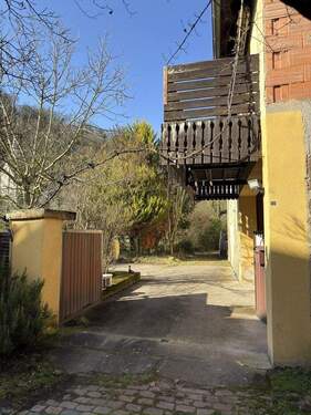 Einfahrt zum Doppelhaus - 8 Zimmer Mehrfamilienhaus, Wohnhaus zum Kaufen in Bad Dürkheim