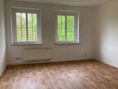 Wohnzimmer - 3 Zimmer Etagenwohnung zur Miete in Dessau-Roßlau