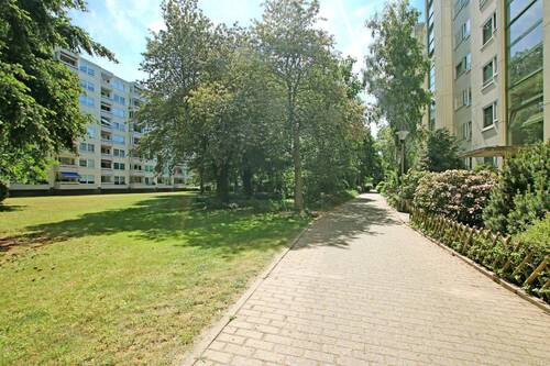 Wohnanlage - Laatzen: Vermietete 3-Zimmerwohnung mit Loggia auf Erbpachtgrundstück
