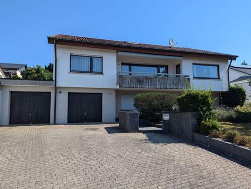 Stellplatz und Garagen - 