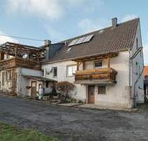 Zweifamilienhaus mit Nebengebäuden in Limbachshof - Kleinrinderfeld / Limbachshof