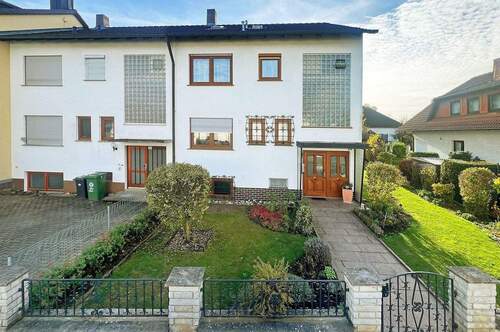 Hauseingangsbereich - 6 Zimmer Einfamilienhaus zum Kaufen in Bad Staffelstein