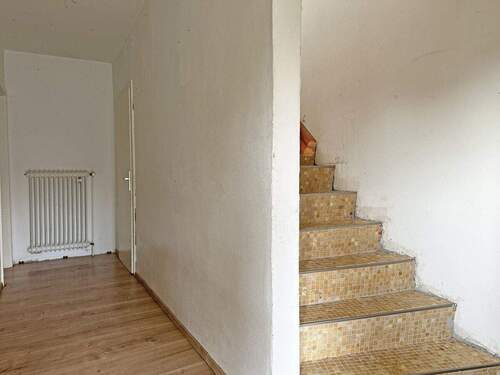 Flur und Treppe - 
