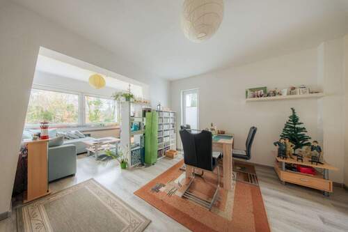 Wohnzimmer EG - 4 Zimmer Einfamilienhaus zum Kaufen in Bergisch Gladbach