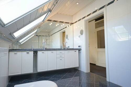Dachgeschoss Badezimmer - 