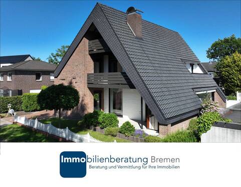 Immobilienberatung Bremen - Großzügiges Einfamilienhaus mit Garage und Carport