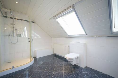 Dachgeschoss Badezimmer - 