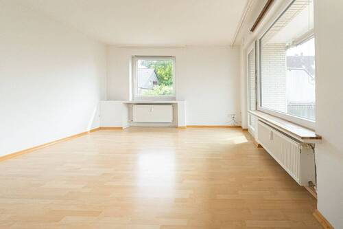 Wohnzimmer - Gegenansicht 2.jpg - 