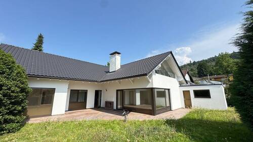 Gartenansicht - Einfamilienhaus mit Einliegerwohnung in sonniger und ruhiger Wohnlage