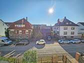 Straßenblick - 8 Zimmer Mehrfamilienhaus, Wohnhaus in Stuttgart