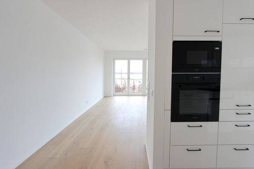 Blick in den Wohnbereich mit Wasserblick - 