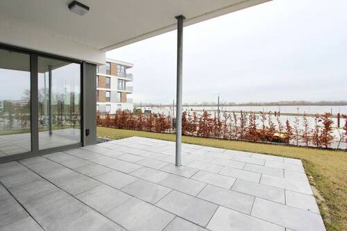 Terrasse mit Elbblick II - 