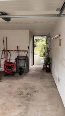 Garage mit elektr. Tor - 