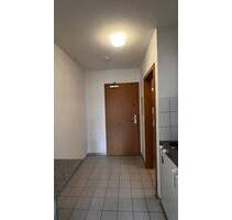 * Kompakte und vermietete 1-Zimmer mit Dusche, EBK, Tiefgarage, Aufzug und Laminat in Bestlage * - Leipzig Lindenau