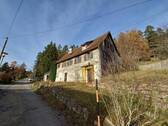 Vorderansicht von rechts - 3 Zimmer Einfamilienhaus in Enzklösterle