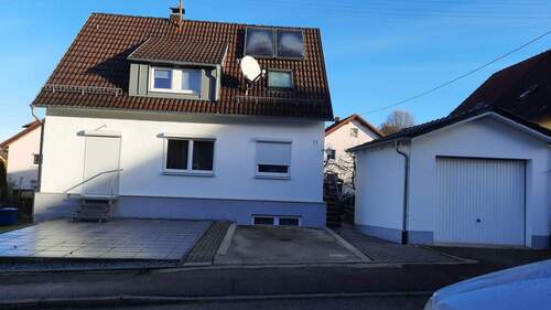 Außen - 4 Zimmer Einfamilienhaus zur Miete in Aalen