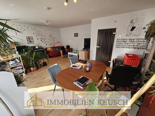 Großes & helles Wohn- und Esszimmer - Etagenwohnung mit 84,10 m&sup2; in Bremerhaven zum Kaufen