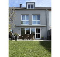 - RESERVIERT - Provisionsfrei: Modernes A+ Reihenhaus (7m breit) inkl. E-Ladesäule & Kamin - Plankstadt