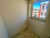 Super praktisch ist der Abstellraum mit Fenster - 