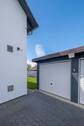 Doppelgarage und Durchgang zum Garten - 
