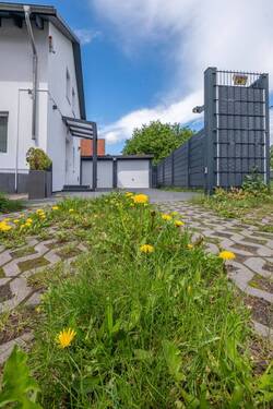 Zufahrt zum Grundstück und Haus - 