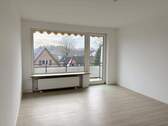 Wohnzimmer mit Balkon - 