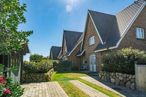 Zufahrt - 4 Zimmer Doppelhaushälfte zum Kaufen in Westerland