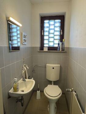 gefliestes Gäste-WC - 