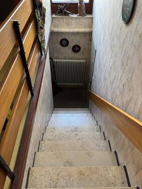 Abgang in den Kellerbereich und die Garage - 
