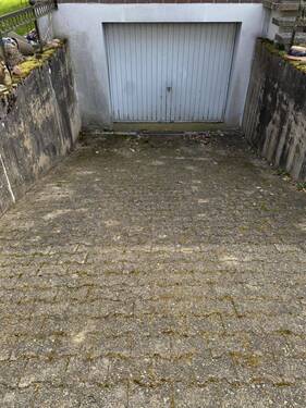 gepflasterte Abfahrt Tiefgarage - 