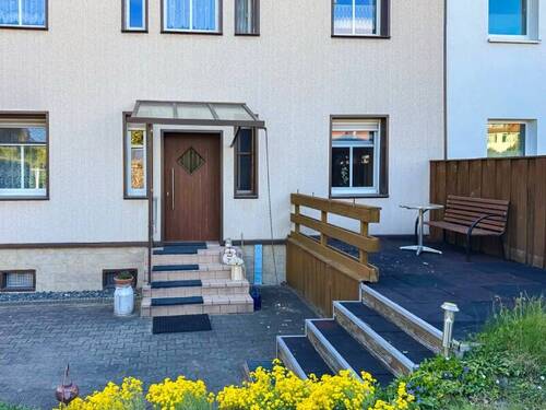 Terrasse am Hauseingang auf Ost - Mehrfamilienhaus, Wohnhaus mit 197,00 m&sup2; in Dresden zum Kaufen