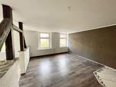 Wohnbereich mit halboffener Küche - 4 Zimmer Etagenwohnung zur Miete in Annaberg-Buchholz