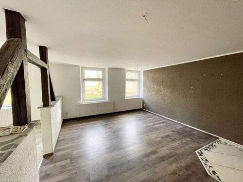 Wohnbereich mit halboffener Küche - 4 Zimmer Etagenwohnung zur Miete in Annaberg-Buchholz