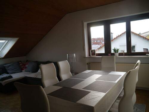 Wohnzimmer - 3 Zimmer Etagenwohnung zur Miete in Mühlheim am Main