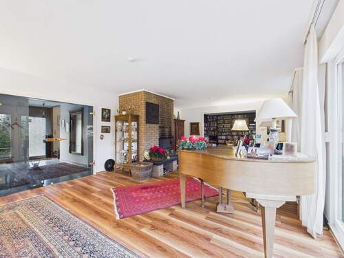 Wohnzimmer - 7 Zimmer Einfamilienhaus zum Kaufen in Wilnsdorf