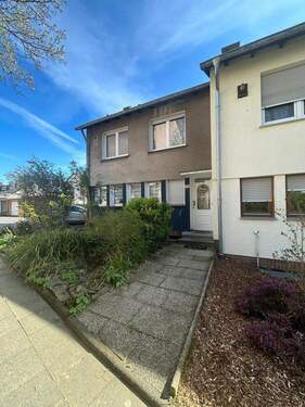 Frontansicht - Reihenendhaus in zentraler Lage