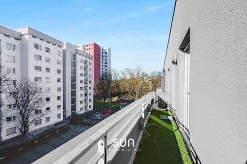 BALKON - **Lichtdurchflutet mit Sonnenbalkon** Hochwertige 2 Zi. Wohnung mit Einbauküche und Fußbodenheizung