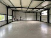 Lagerhalle mit zwei Sektionaltoren - 